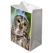 Barred Owl Medium Cadeauzakje (Voorkant Gekanteld)