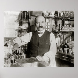 Bartender die drankje inschenkt, 1910. Oude foto Poster