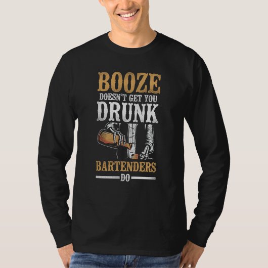 Bartender Mixologist Booze Doesn't Get You Drunk B T-shirt (Voorkant)