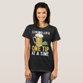 Bartender Mixologist Living Life One Tip At A Time T-shirt (Voorkant volledig)