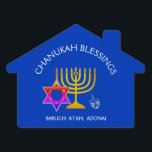 BARUCH ATAH ADONAI | Chanukah Blessings Tuinbord<br><div class="desc">Stijlvolle, moderne HANUKKAH BLESSINGS Yard Sign om uw curb-beroep te verbeteren. Het ontwerp shows een gouden kleurige MENORAH met een multicolored STAR VAN DAVID en zilver grijs DREIDEL. Bovenaan staat de gekromde tekst waarin staat dat CHANUKAH BLESSINGS en onderaan de tekst BARUCH ATAH, ADONAI (verbijsterd ben jij, O God) staat....</div>