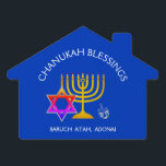 BARUCH ATAH ADONAI | Chanukah Blessings Tuinbord<br><div class="desc">Stijlvolle, moderne HANUKKAH BLESSINGS Yard Sign om uw curb-beroep te verbeteren. Het ontwerp shows een gouden kleurige MENORAH met een multicolored STAR VAN DAVID en zilver grijs DREIDEL. Bovenaan staat de gekromde tekst waarin staat dat CHANUKAH BLESSINGS en onderaan de tekst BARUCH ATAH, ADONAI (verbijsterd ben jij, O God) staat....</div>