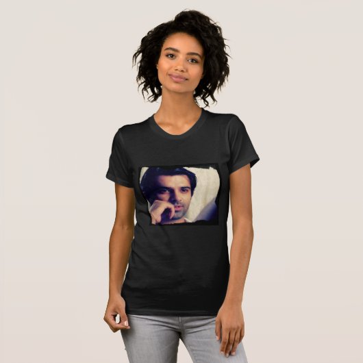 Barun Sobti T-shirt (Voorkant volledig)