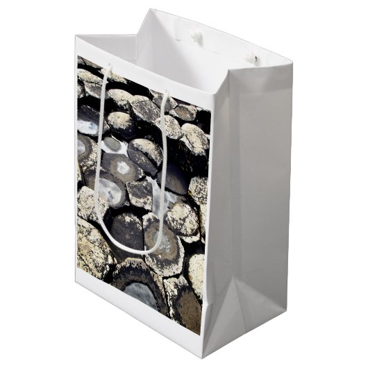 Basalt Formations Giant’s Causeway Medium Cadeauzakje (Voorkant Gekanteld)