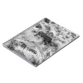 Basalt lava rotsen in woestijn, zwart en wit foto notitieboek (Linkerzijde)