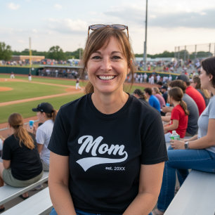 Baseball Font Style Nieuwe Mama Met Gevestigd Jaar T-shirt