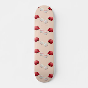 Baseball helm en ballen op persoonlijk skateboard