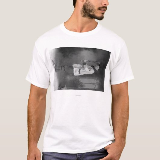 Baseball Player Portrait holding Bat T-shirt (Voorkant)