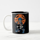 Baseball Skeleton Halloween Baseball Halloween Tweekleurige Koffiemok (Links)