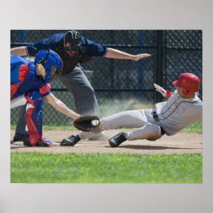Baseball-speler die in bord glijdt poster
