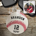 Baseball Speler Naam Nummer Foto Gepersonaliseerd Sleutelhanger<br><div class="desc">Creëer Een gepersonaliseerde foto sleutelhanger voor de honkballer, coach of spelersfan weet je. Personaliseer met naam, jersey-nummer, teamnaam of andere aangepaste tekst aan de ene kant en een foto met volledig afloopgebied aan de andere kant. ASSISTENTIE: Voor hulp bij ontwerpwijziging of personalisatie, kleurverandering, het overbrengen van het ontwerp naar een...</div>