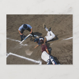 Baseball-spelers schuiven in basis briefkaart