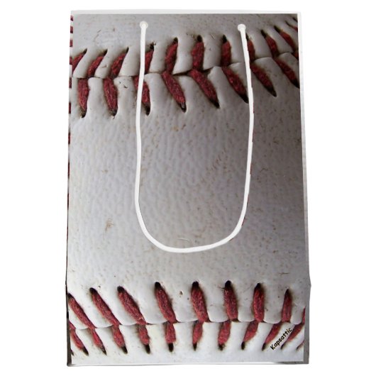 Baseball Stitches Red Medium Cadeauzakje (Achterkant)