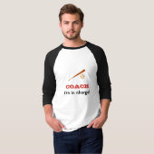 Baseball-trainer belast met leuke aangepaste tekst t-shirt (Voorkant volledig)