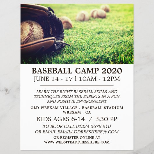 Baseballetjes in het veld, honkbalkamp en broekbro flyer (Voorkant)