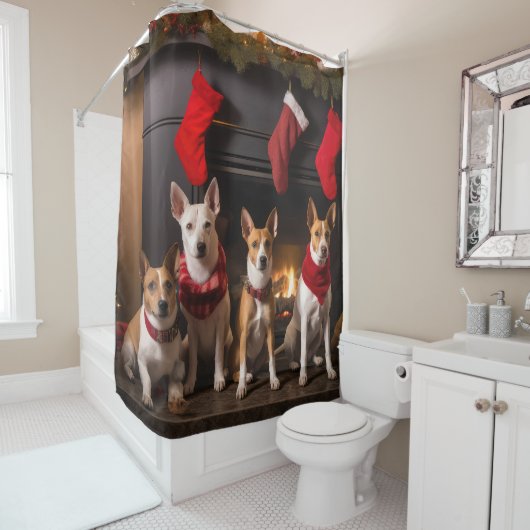 Basenji bij de Haard Kerstmis Douchegordijn (In situ)