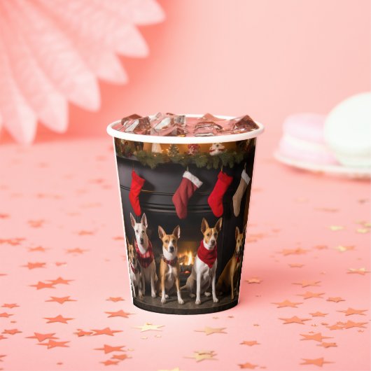Basenji bij de Haard Kerstmis Papieren Bekers (Insitu)