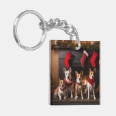 Basenji bij de Haard Kerstmis Sleutelhanger (Voorkant Links)