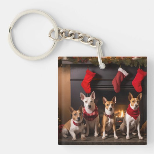 Basenji bij de Haard Kerstmis Sleutelhanger (Voorkant)