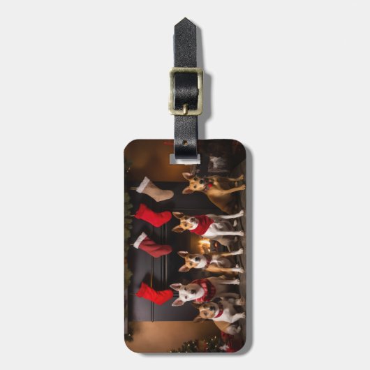 Basenji bij de open haard Kerstmis Bagagelabel (Voorkant verticaal)