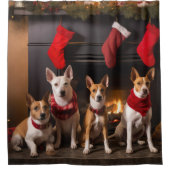 Basenji bij de open haard Kerstmis Douchegordijn (Voorkant)