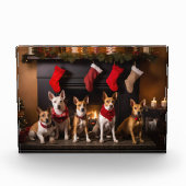 Basenji bij de open haard Kerstmis Fotoblokken (Voorkant)