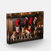 Basenji bij de open haard Kerstmis Fotoblokken (Links)