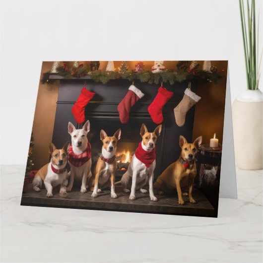 Basenji bij de open haard Kerstmis Kaart (Voorkant)