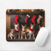 Basenji bij de open haard Kerstmis Muismat (Met muis)