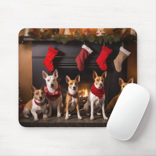 Basenji bij de open haard Kerstmis Muismat (Met muis)