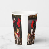 Basenji bij de open haard Kerstmis Papieren Bekers (Rechts)