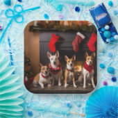 Basenji bij de open haard Kerstmis Papieren Bordje (Feest)