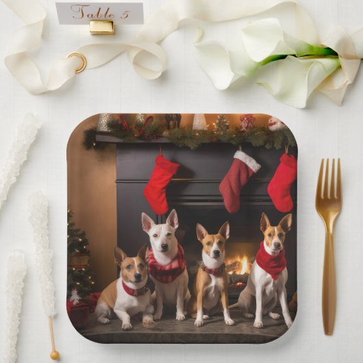 Basenji bij de open haard Kerstmis Papieren Bordje (Huwelijk)