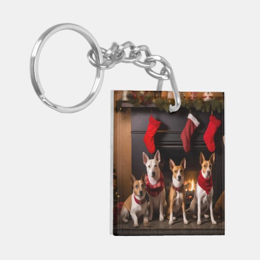 Basenji bij de open haard Kerstmis Sleutelhanger (Voorkant Links)