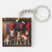 Basenji bij de open haard Kerstmis Sleutelhanger (Achterkant)