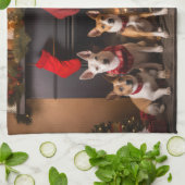 Basenji bij de open haard Kerstmis Theedoek (Gevouwen)