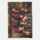 Basenji bij de open haard Kerstmis Theedoek (Verticaal)