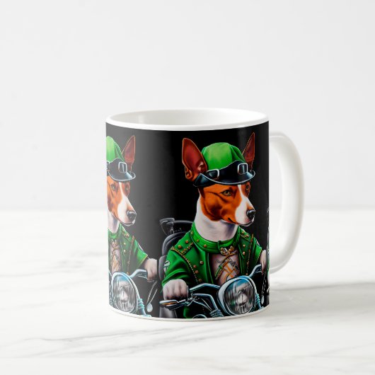 Basenji Dog fiets St. Patrick's Day Koffiemok (Voorkant rechts)