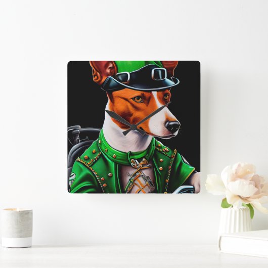 Basenji Dog fiets St. Patrick's Day Vierkante Klok (Huis)