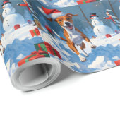 Basenji-hond speelt in sneeuwwinterscène cadeaupapier (Rol Hoek)