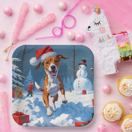 Basenji-hond speelt in sneeuwwinterscène papieren bordje (Feest)