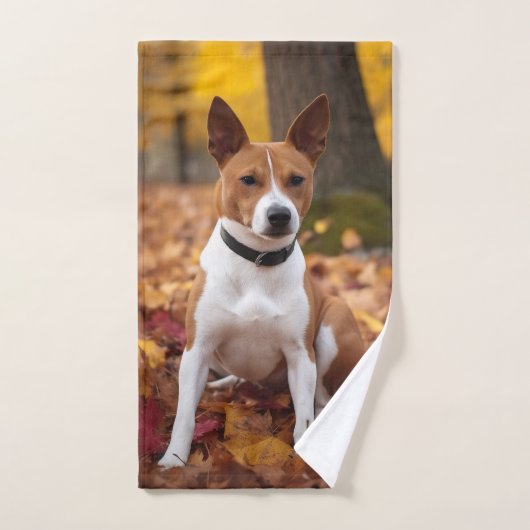 Basenji in Herfst laat Herfst inspireren Bad Handdoek (Handdoek)