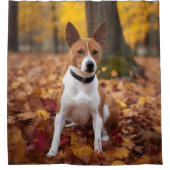 Basenji in Herfstbladeren val Inspireert Douchegordijn (Voorkant)