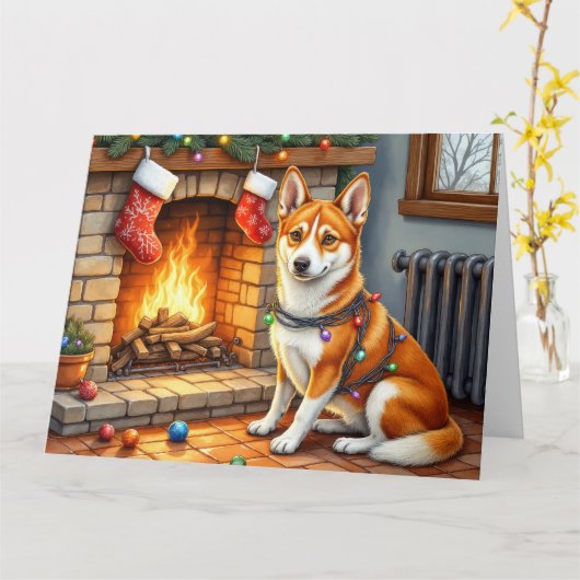 Basenji zit bij de open haard met kerstverlichting kaart (Gele Bloem)