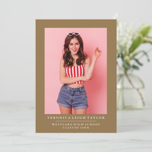 BASIC MINIMALISTISCHE FOTO AFSTUDEREN AANKONDIGING (Staand voorkant)