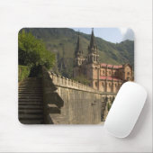 Basiliek van Covadonga, noordwest Spanje. Muismat (Met muis)