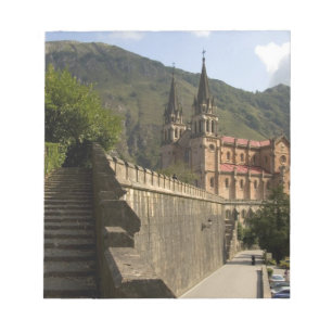 Basiliek van Covadonga, noordwest Spanje. Notitieblok