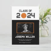 Basketbal Afstudeerfeest Uitnodigingsklasse Kaart (Staand voorkant)