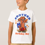 Basketbal Birthday Boy Brother of the Birthday T-shirt<br><div class="desc">Viel uw verjaardag met dit speciale T-shirt,  gepersonaliseerd ontwerp</div>