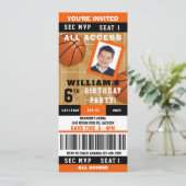 Basketbal Foto Verjaardag Party Ticket Uitnodiging (Staand voorkant)